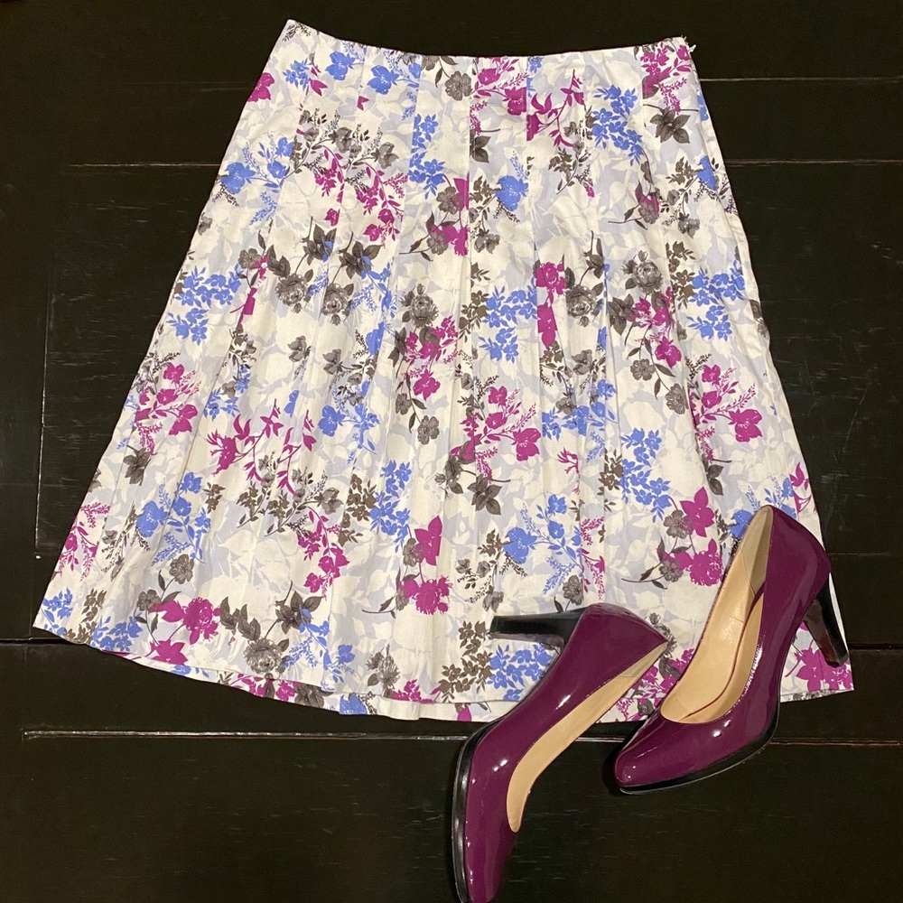 EUC Talbots Floral Pleated Skirt